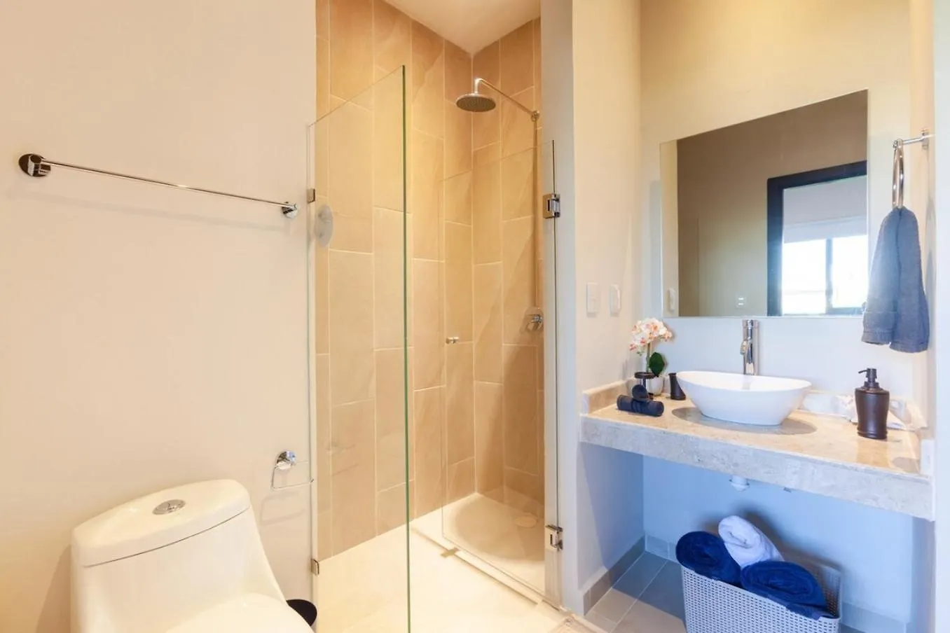 Modern Condo Wifi 200Mb, 2 Gyms, 6Pools, Balcony Playa del Carmen Сasa de vacaciones