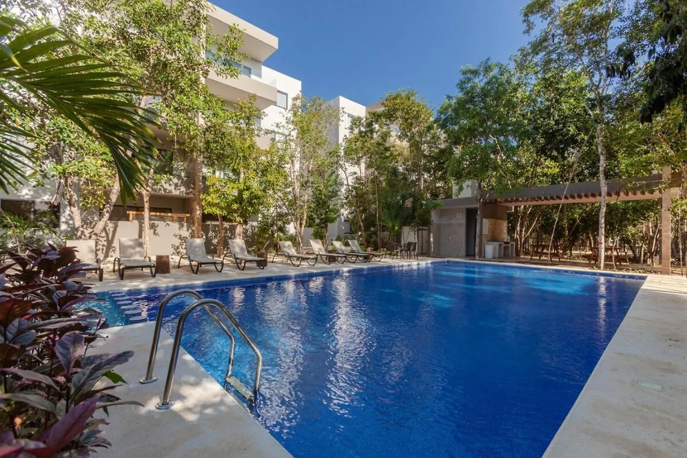 Modern Condo Wifi 200Mb, 2 Gyms, 6Pools, Balcony Playa del Carmen Сasa de vacaciones