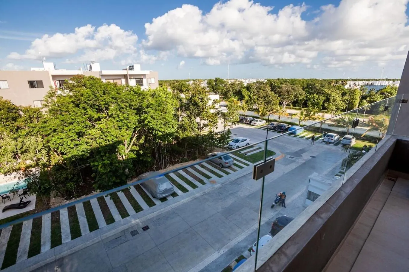 Сasa de vacaciones Modern Condo Wifi 200Mb, 2 Gyms, 6Pools, Balcony Playa del Carmen