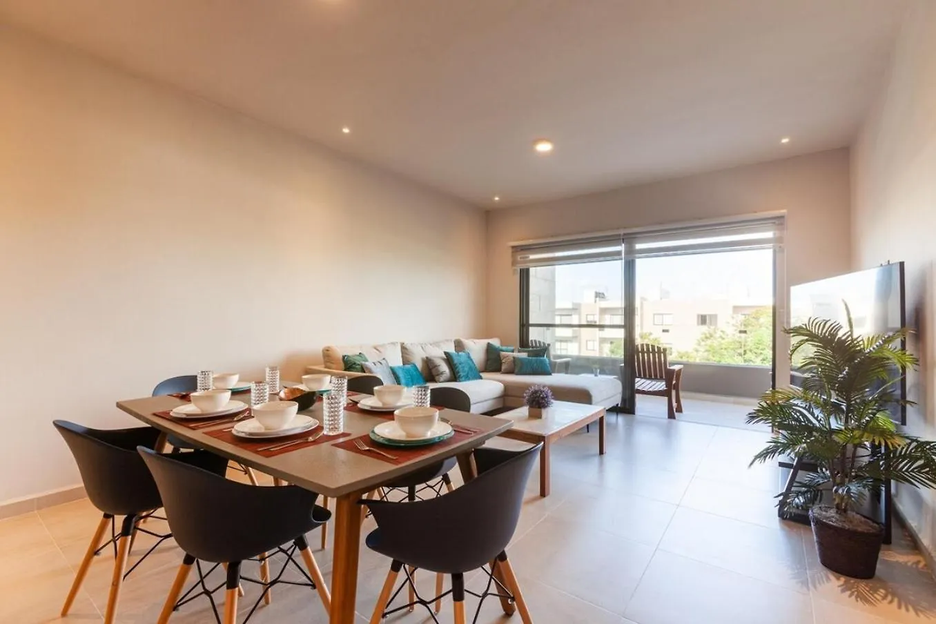 Сasa de vacaciones Modern Condo Wifi 200Mb, 2 Gyms, 6Pools, Balcony Playa del Carmen